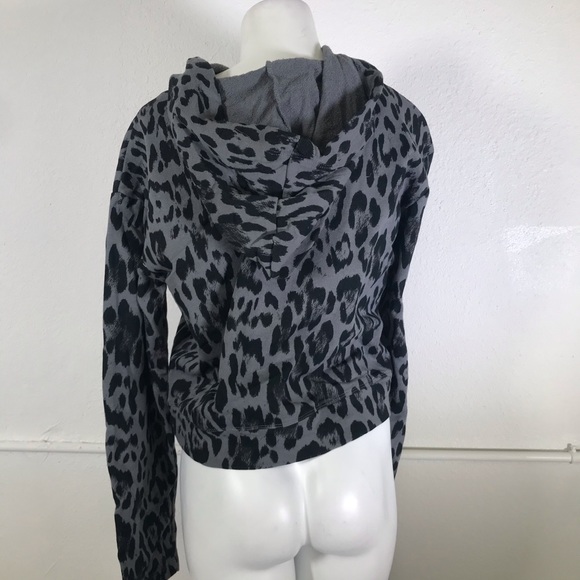 Socialite Cheetah Print Cropped Hoodie - Picture 4 of 6